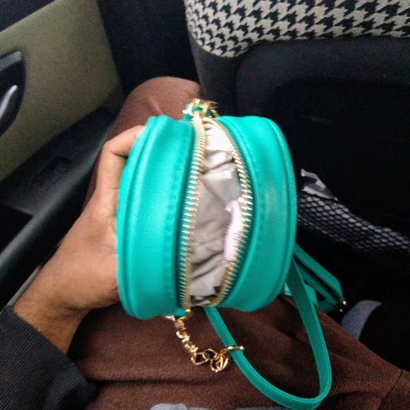 bebe Serafina Quilted Faux-Leather Teal Green / Gold Metal Xbody Bag Purse NWT! - Picture 4 of 12